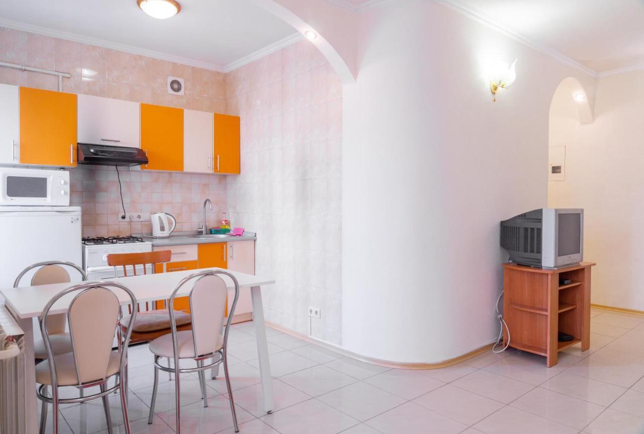 Apartment Triokhsviatytelskaya Street 3 Kiev Exterior foto