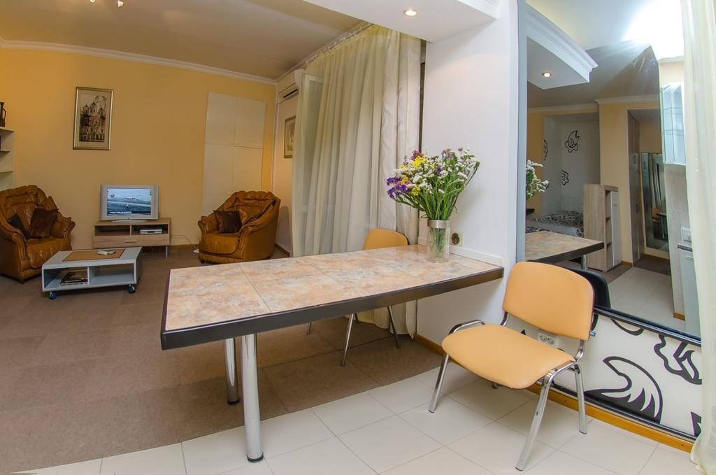 Apartment Triokhsviatytelskaya Street 3 Kiev Exterior foto
